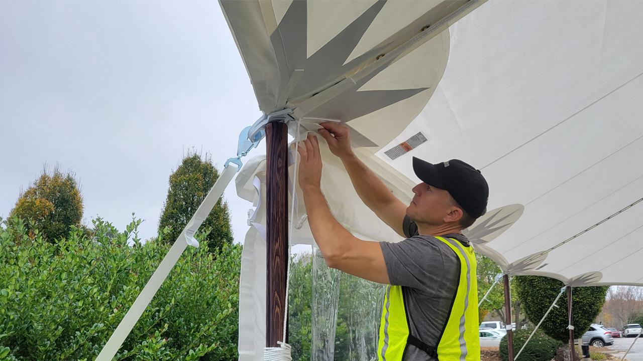 Installer Fastening Tent Top